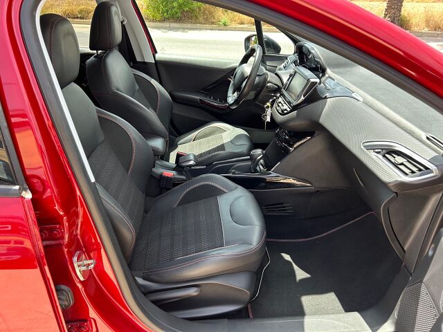 PEUGEOT 2008 GT LINE 1.2 E-THP AUTO SPANISH LHD IN SPAIN 31000 MILES SUPERB 2019